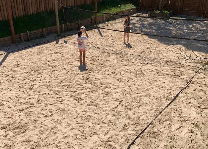 Casa Com Banheira, Piscina E Quadra De Areia