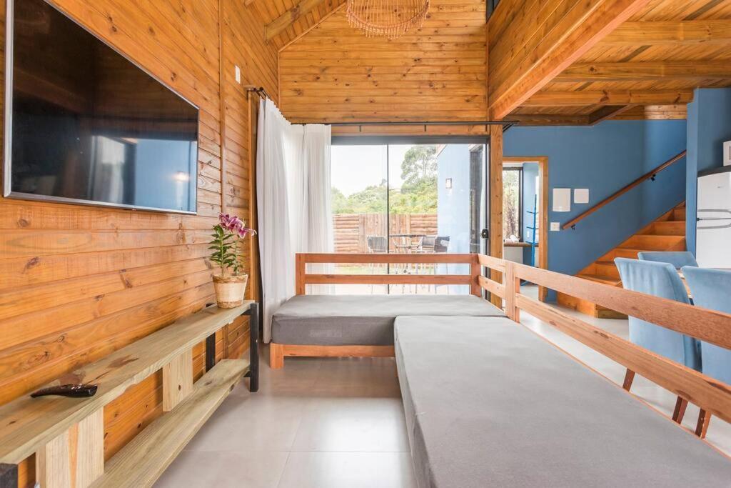 Casa Com Banheira, Piscina E Quadra De Areia